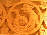 Cluny, Sculpture romane, Medaillon, Dragon (Musee du Palais Jean de Bourbon) (2)